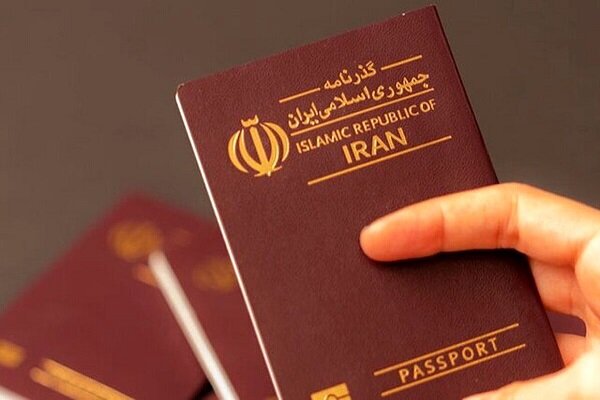 استقرار دستگاههای ثبت درخواست گذرنامه زیارتی در میدان آزادی و انقلاب تهران